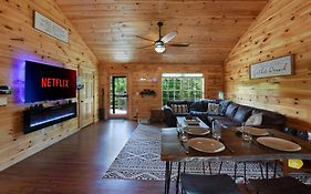 Enchanted Forest Cabin And Teepee! Lights & Laser Show! Private Hot Tub! Unique Stay!