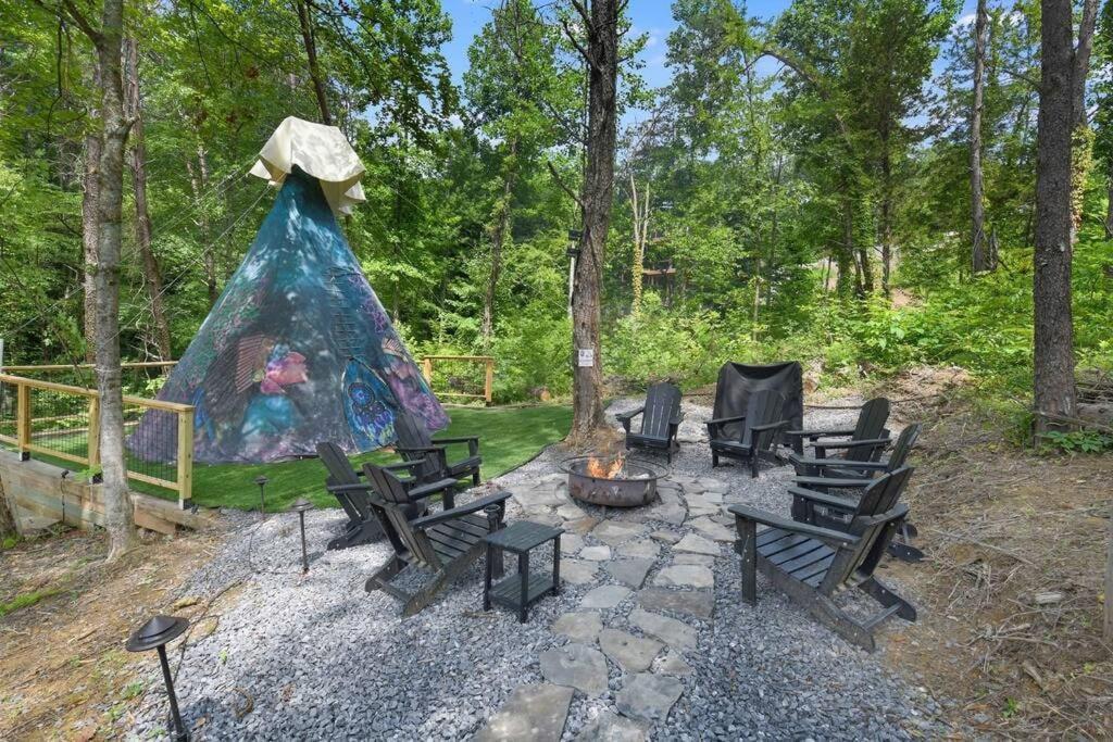 Enchanted Forest Cabin And Teepee! Lights & Laser Show! Private Hot Tub! Unique Stay! Sevierville Exteriér fotografie