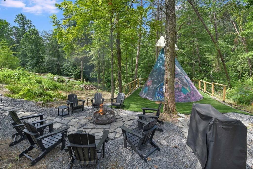Enchanted Forest Cabin And Teepee! Lights & Laser Show! Private Hot Tub! Unique Stay! Sevierville Exteriér fotografie