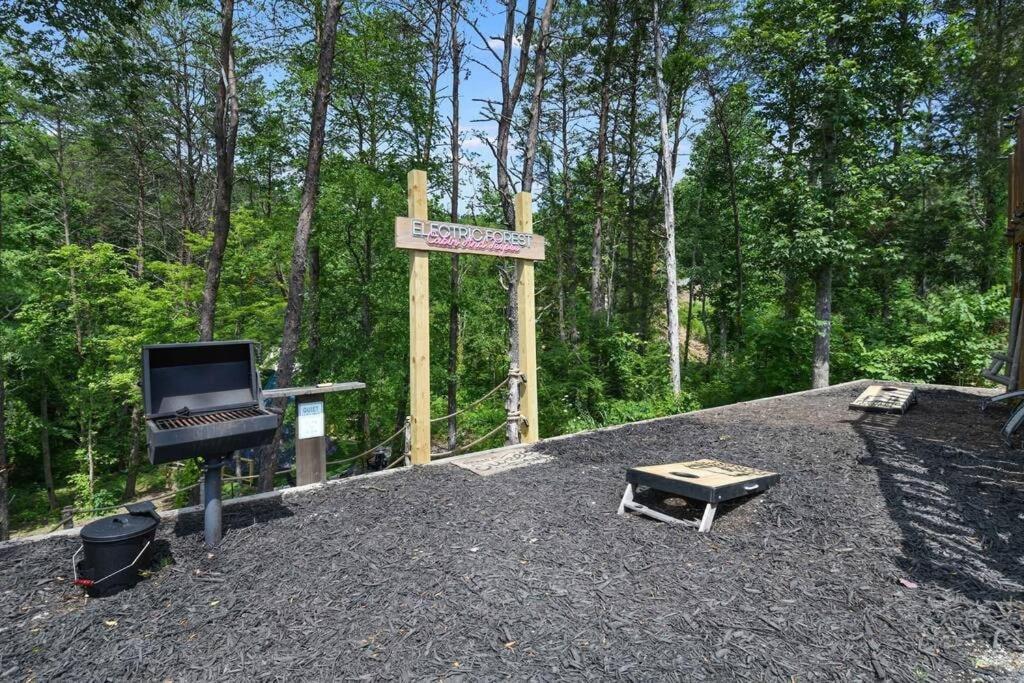 Enchanted Forest Cabin And Teepee! Lights & Laser Show! Private Hot Tub! Unique Stay! Sevierville Exteriér fotografie
