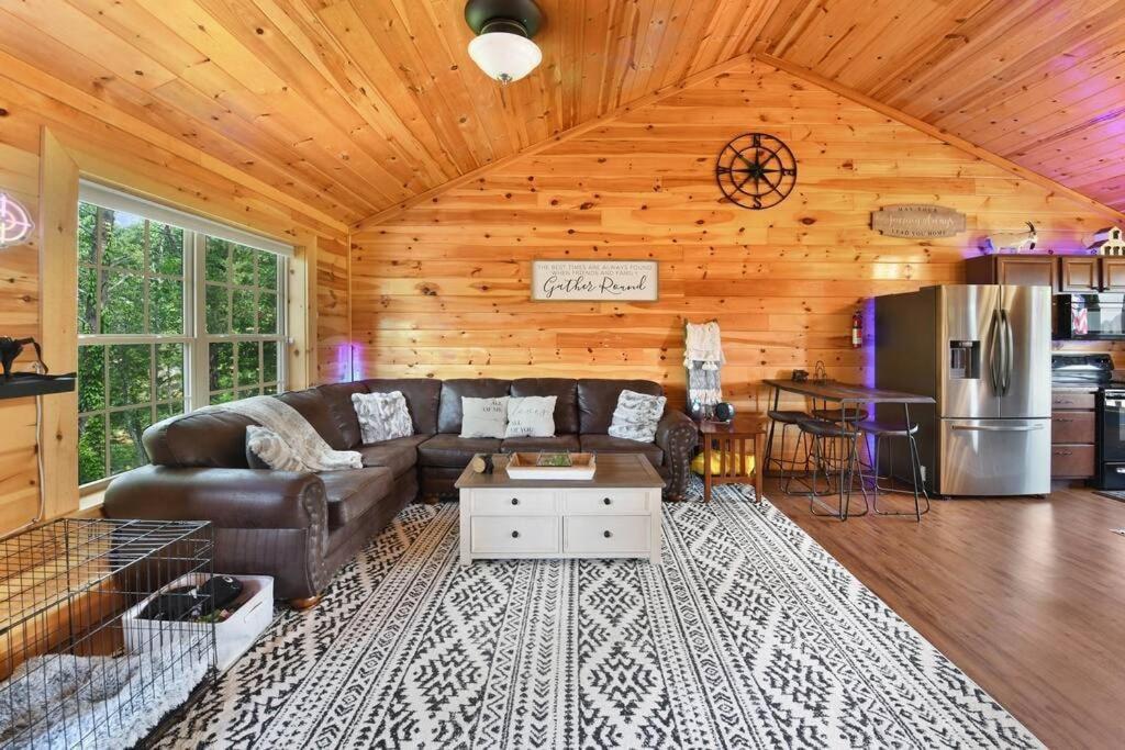 Enchanted Forest Cabin And Teepee! Lights & Laser Show! Private Hot Tub! Unique Stay! Sevierville Exteriér fotografie