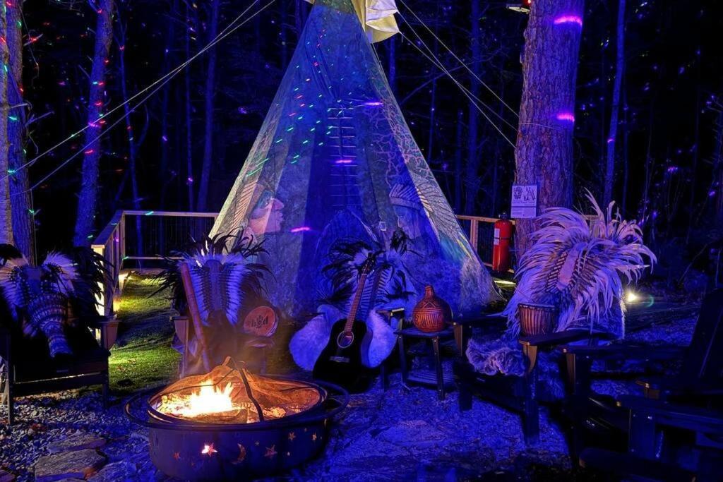 Enchanted Forest Cabin And Teepee! Lights & Laser Show! Private Hot Tub! Unique Stay! Sevierville Exteriér fotografie