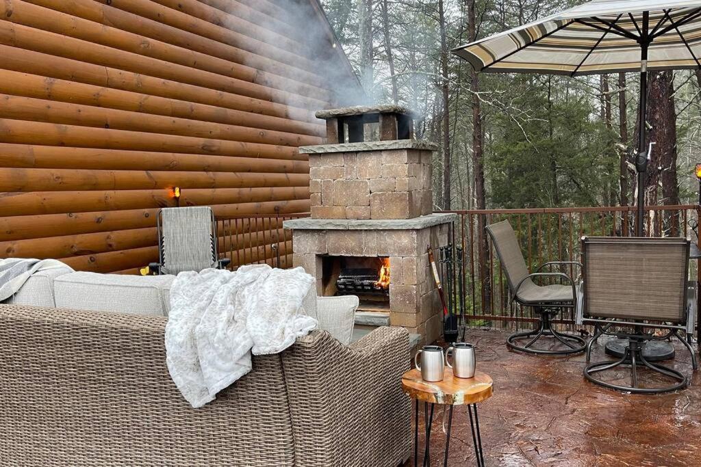 Enchanted Forest Cabin And Teepee! Lights & Laser Show! Private Hot Tub! Unique Stay! Sevierville Exteriér fotografie