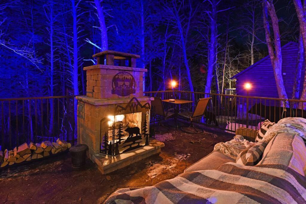 Enchanted Forest Cabin And Teepee! Lights & Laser Show! Private Hot Tub! Unique Stay! Sevierville Exteriér fotografie