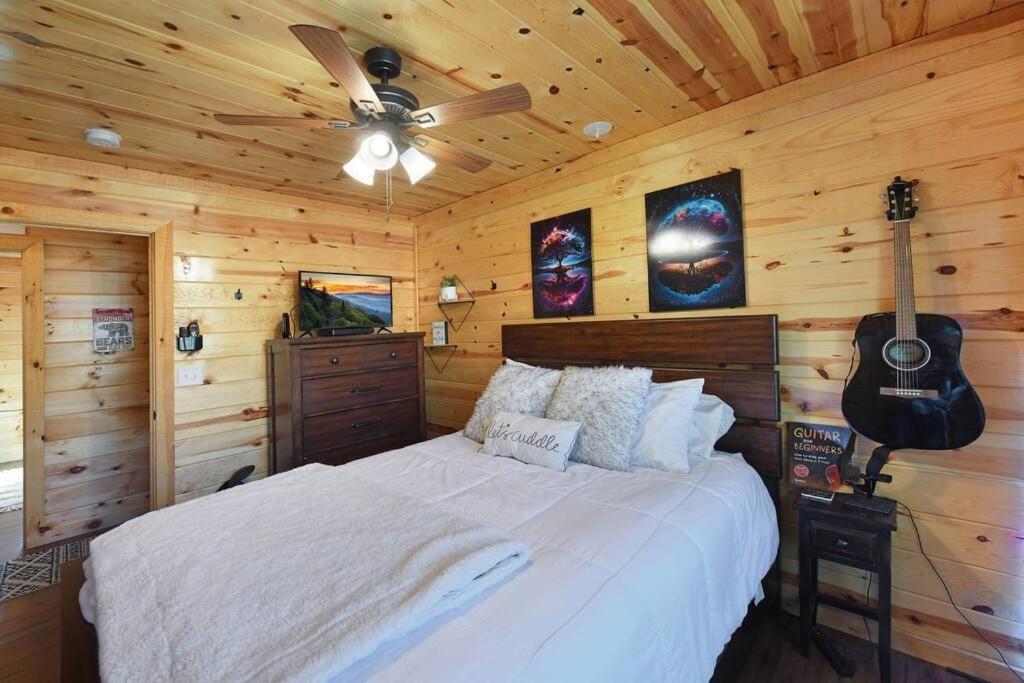 Enchanted Forest Cabin And Teepee! Lights & Laser Show! Private Hot Tub! Unique Stay! Sevierville Exteriér fotografie