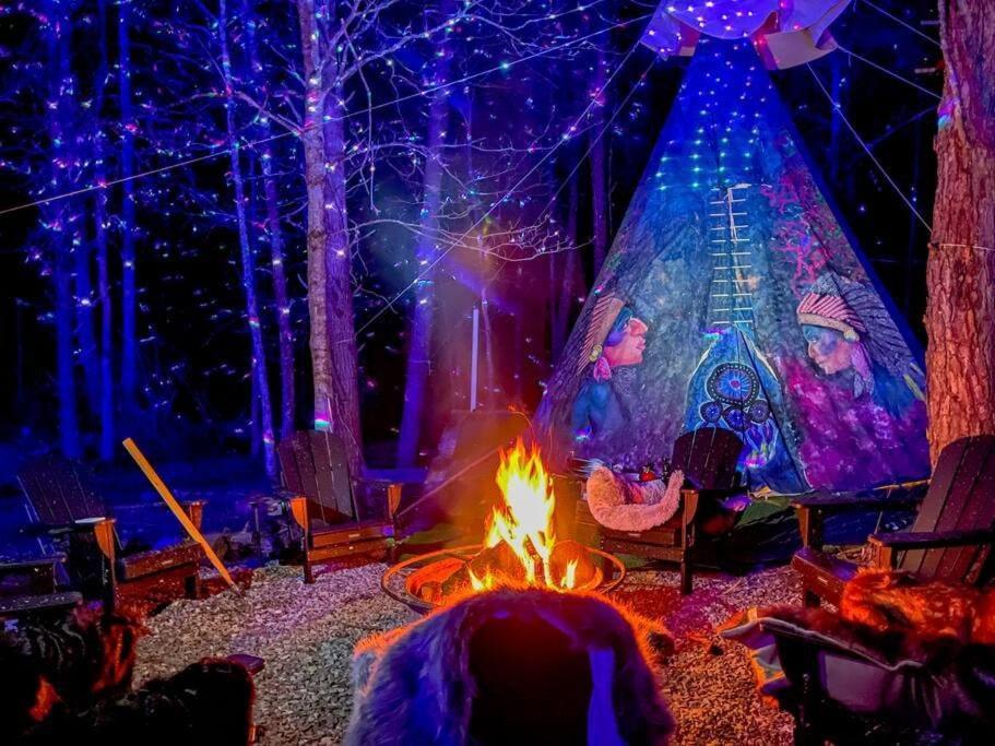 Enchanted Forest Cabin And Teepee! Lights & Laser Show! Private Hot Tub! Unique Stay! Sevierville Exteriér fotografie