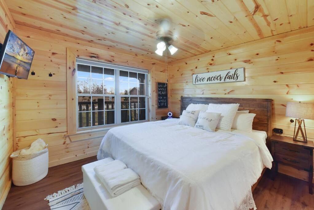 Enchanted Forest Cabin And Teepee! Lights & Laser Show! Private Hot Tub! Unique Stay! Sevierville Exteriér fotografie