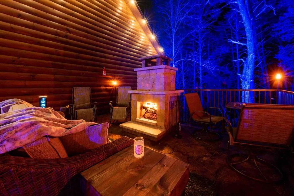 Enchanted Forest Cabin And Teepee! Lights & Laser Show! Private Hot Tub! Unique Stay! Sevierville Exteriér fotografie