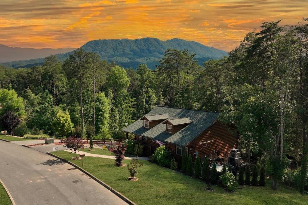 Enchanted Forest Cabin And Teepee! Lights & Laser Show! Private Hot Tub! Unique Stay! Sevierville Exteriér fotografie